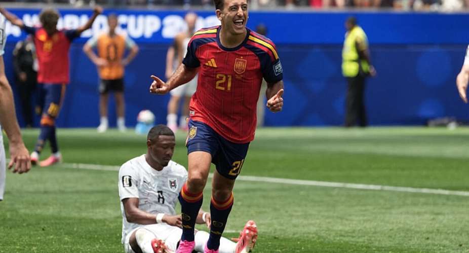 Spains Mikel Oyarzabal celebrates after scoring his sides opening goal during the World Cup round of 32 match against Austria in Los Angeles, 2 July 2026. -  Jae C. Hong, AP