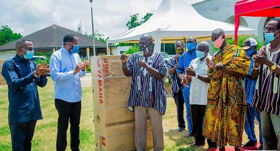 CODA Distributes Outboard Motors To Fishers In Central Region