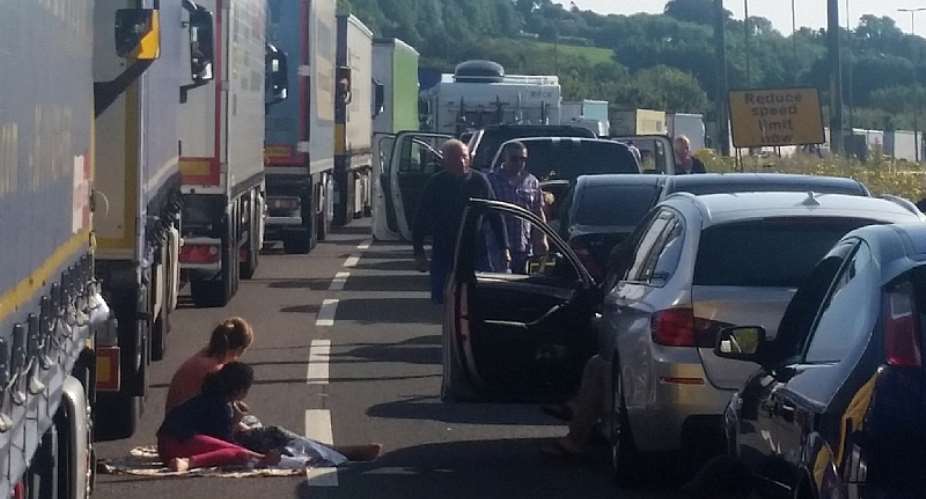 UK To Assist With French Border Checks After 14-Hour Queues