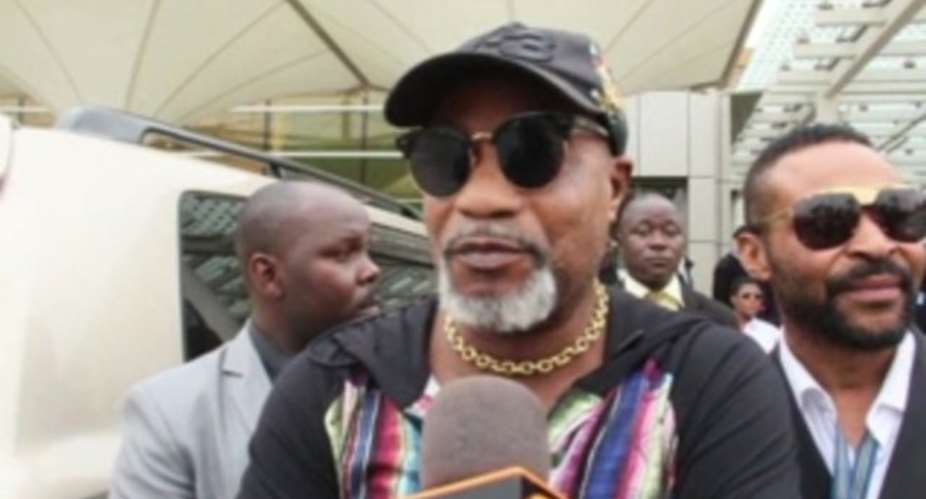 Kenya deports Koffi Olomide over airport 'kick'