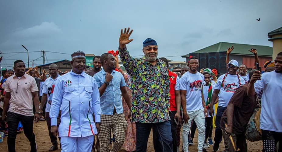 If the flagbearer shoe is too big, step aside and stop making your usual childish, inexperienced, zero-economic sense promises to Ghanaians-Alhaji Sinare jabs Bawumia
