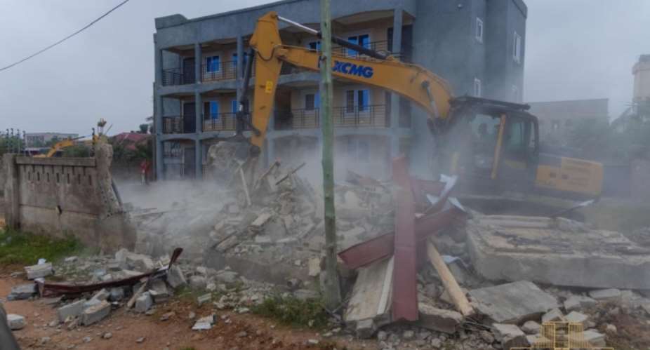 Flood Mitigation Task Force begins demolition of structures on waterways in Accra