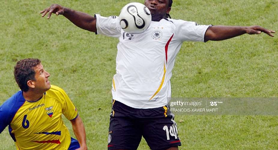 Berlin, GERMANY: German forward Gerald Asamoah (R) tackles with Ecuadorean midfielder Patricio Urrutia during the World Cup 2006 group A football match Ecuador vs Germany, 20 June 2006 at Berlin stadium. AFP PHOTO / FRANCOIS-XAVIER MARIT (Photo credit should read FRANCOIS-XAVIER MARIT/AFP via Getty Images)