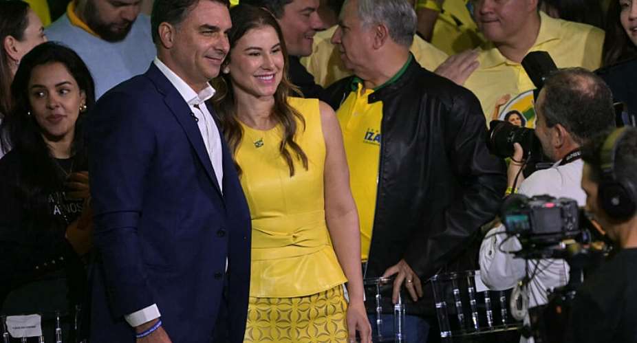 Flavio Bolsonaro and his wife Fernanda arrive at the Liberal Party (PL) convention, in Sao Paulo. -  Nelson Almeida, AFP