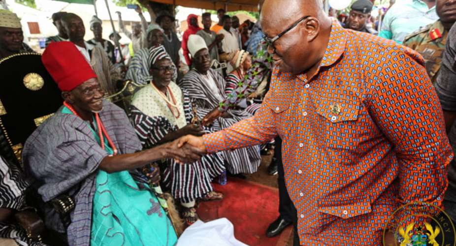President Akufo-Addo exchanging pleasantries with the Ullo Naa