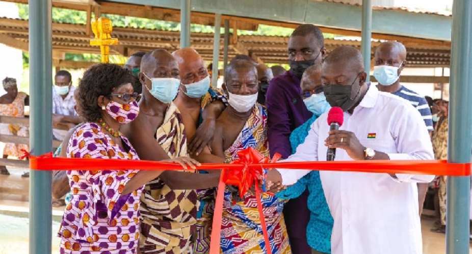 Oppong Nkrumah hands over medical theatre to Ofoase Ayirebi constituency