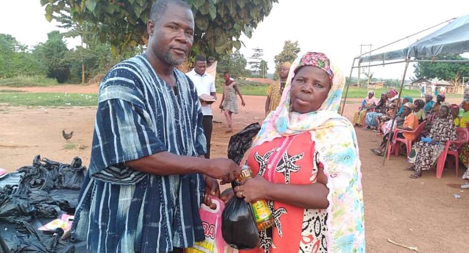 AR: Bisa Chief of New Jersey donates to over 150 widows at Awrokrom during Eid