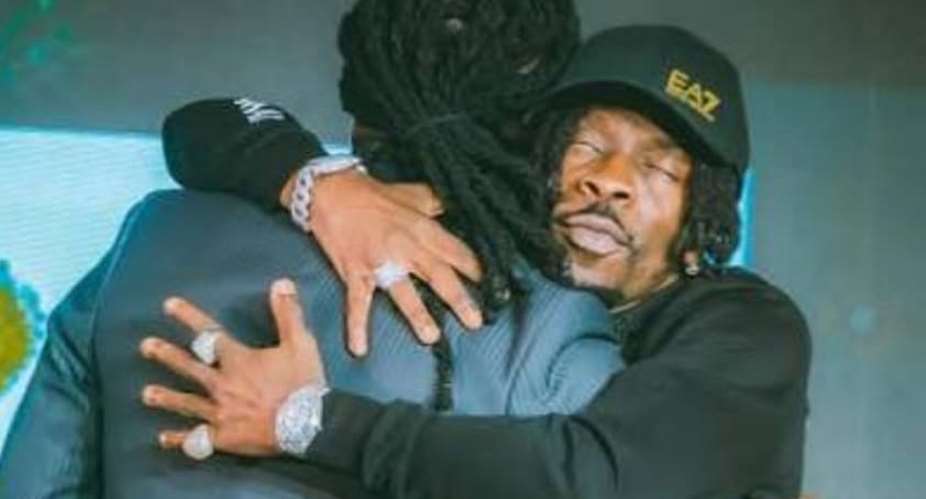 You hugged me like an obsessed woman — Stonebwoy replies Shatta Wales Daddy comment