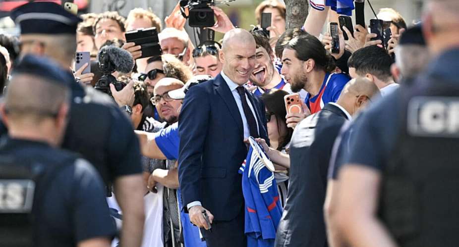 Zinedine Zidane with fans as he leaves a press conference at the French Football Federation headquarters in Paris, 28 July. -  AFP - Lou Benoist