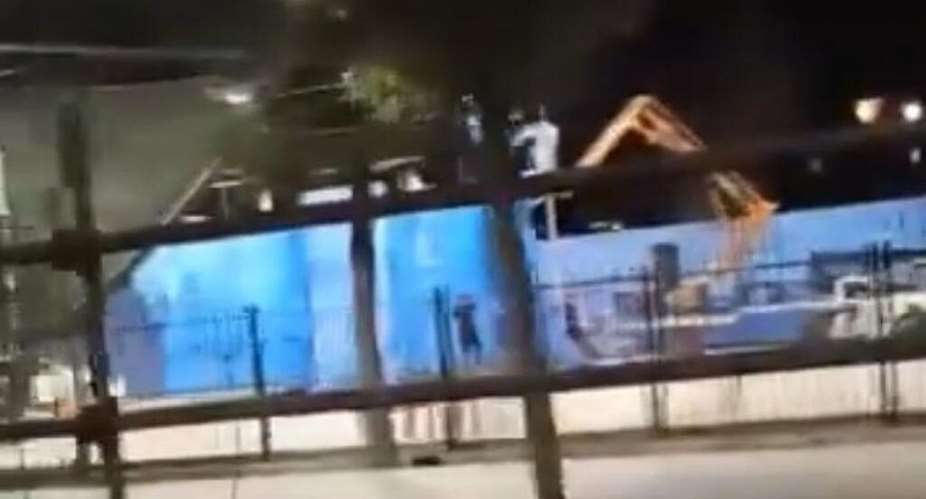 Amateur videos posted on social networks show a makeshift execution stage erected by the Iranian authorities in Alikhani Square, Isfahan, for public executions that were held at dawn on July 28, 2026. -  @mamlekateh