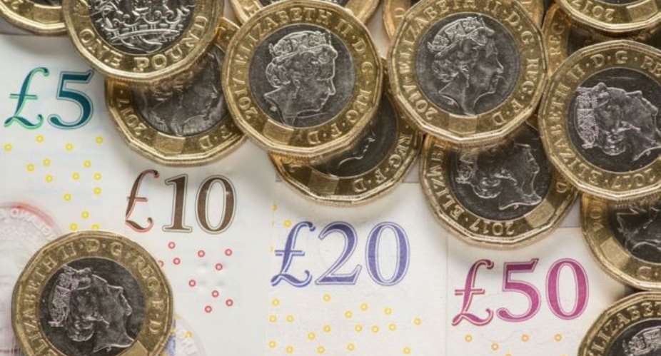 Pound falls lower on no-deal Brexit prospect