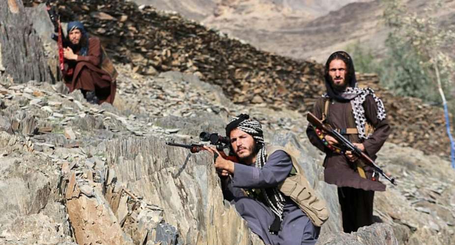 Afghan Taliban soldiers look toward the Pakistani border, 27 February 2026. -  Wahidullah Kakar, AP