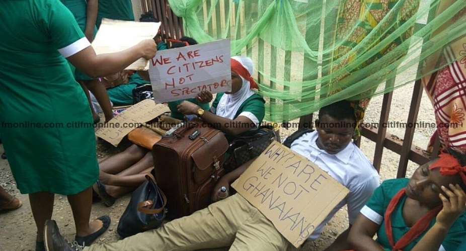 Unemployed nurses clash with Health Ministry security men