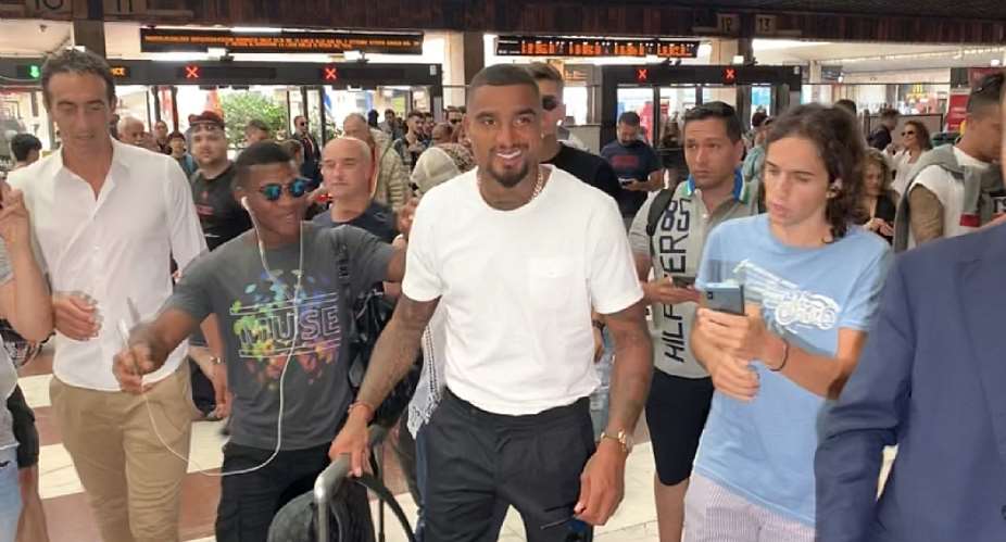 KP Boateng Touch Down In Firenze To Complete Fiorentina Switch VIDEO