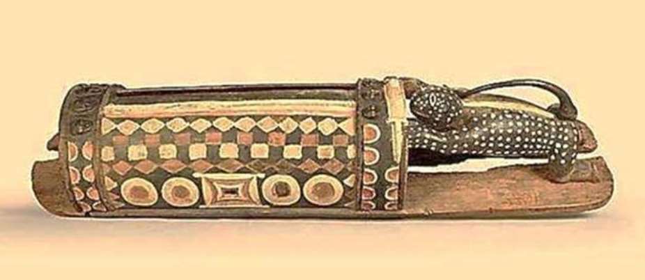 Djidji Aykw, Cte d’Ivoire, talking drum, seized by the French in 1916 and kept in various museums