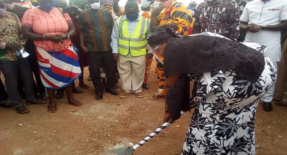 Mad. Amma Kumi Richardson, Bono Regional Minister as she cuts the sod for the commencement of the project.