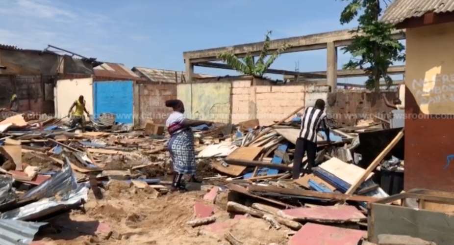Accra: Henry Quartey demolish structures along Graphic Road, Squatters rendered homeless