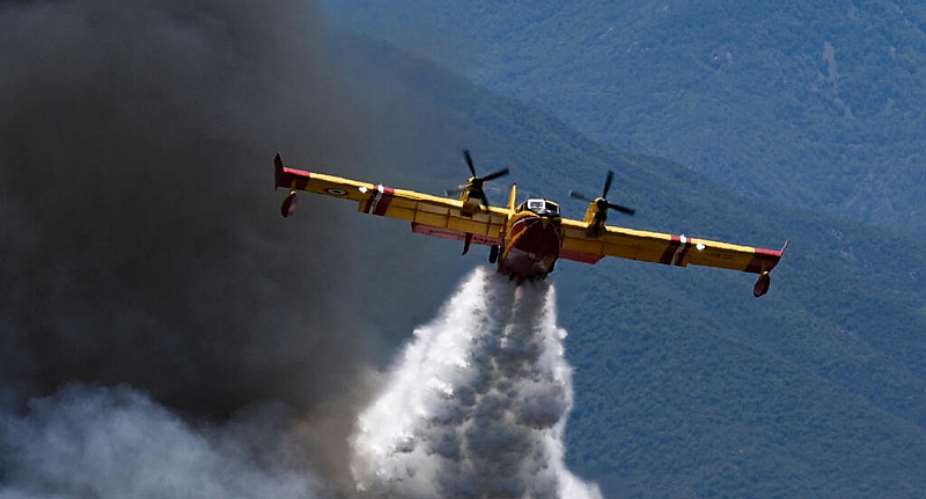 A Canadair water-bombing aircraft drops water on a wildfire at the Col des Auzines, near Trevillach, southern France, 5 July 2026. -  Matthieu Rondel/AFP