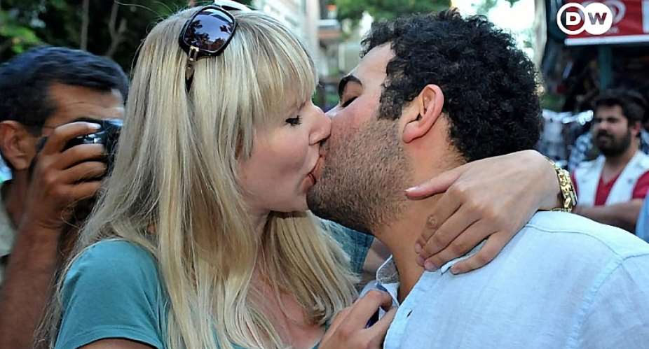 World Kissing Day: What Science Says About a Gesture Older Than Language