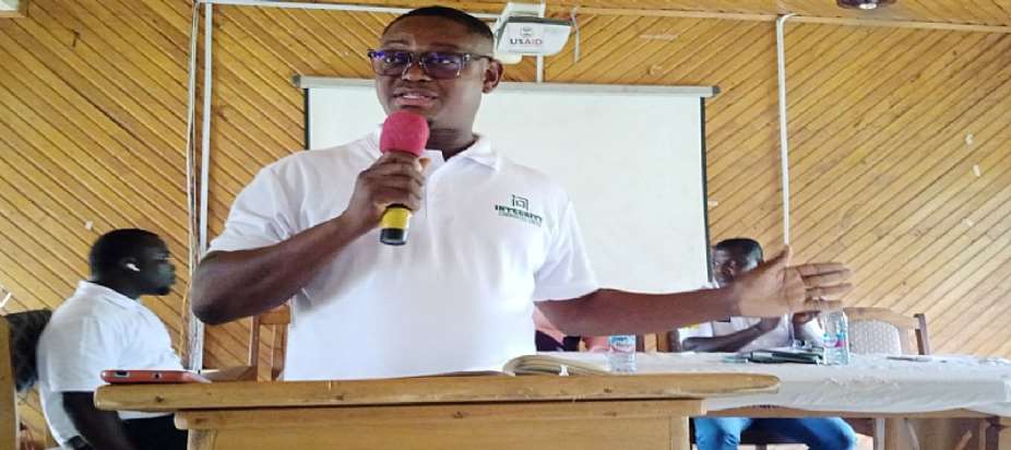 MR. QUAYE ADDRESSING THE FARMERS
