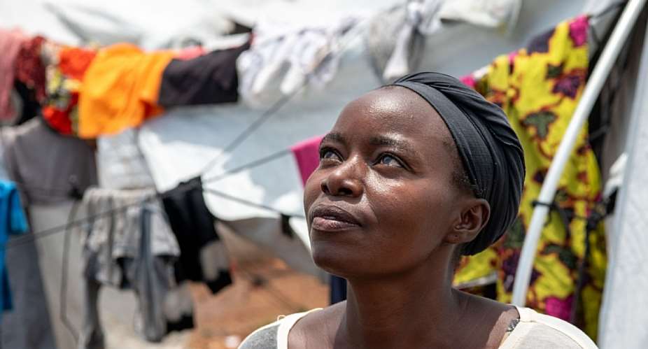 Elizabeth Uwimana sits at a transit site in Burundi, exhausted after fleeing violence in the DRC with her children. Photo: IOM Burundi 2025/Alexander Bee