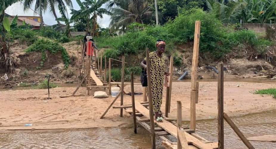 A/R: Bronkon New Life residents cry for help over dangerous wooden footbridge