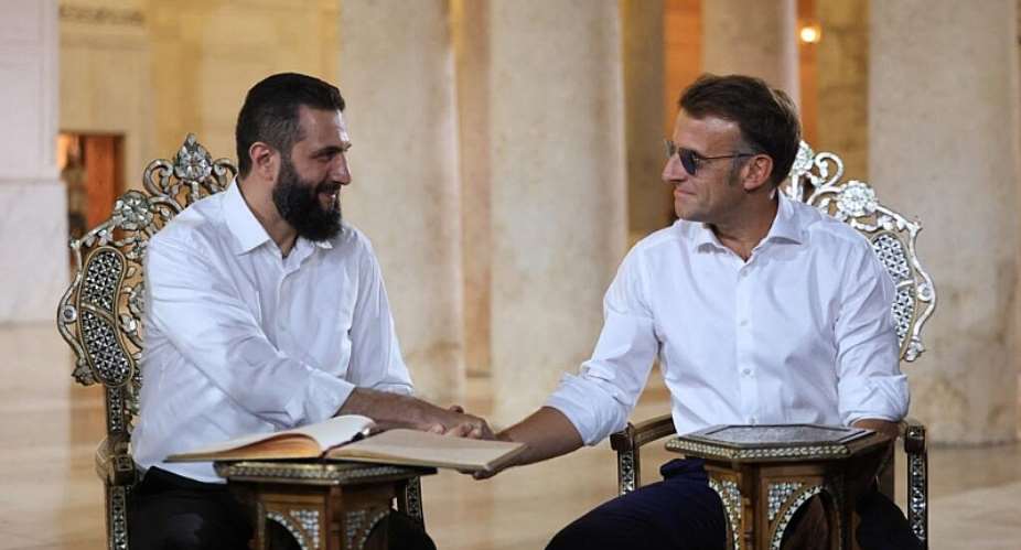 Frances President Emmanuel Macron shakes hands with Syrian President Ahmed Al-Charaa during a visit to the Umayyad Mosque in Damascus, 6 July 2026. -  Ludovic Marin/AFP