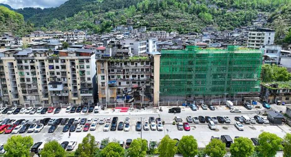 On April 22, 2026, renovation of old residential communities was carried out in Youyang Tujia and Miao Autonomous County. Photo: cfp.cn