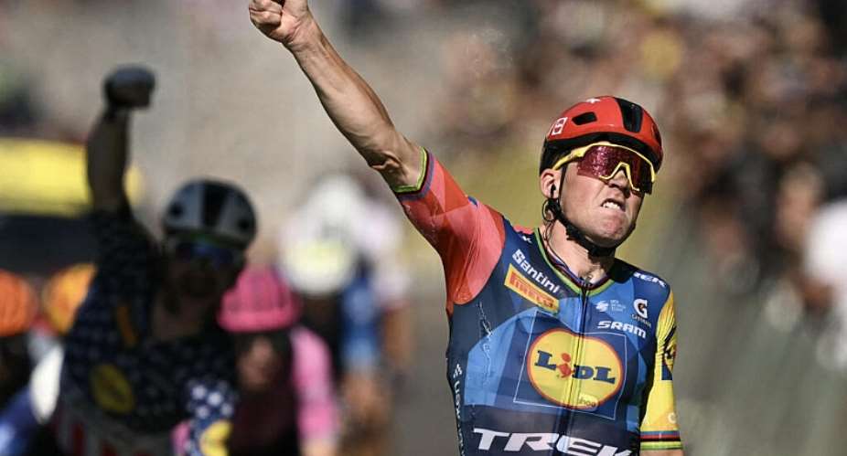 Lidl - Trek teams Danish rider Mads Pedersen celebrates as he crosses the finish line to win the 4th stage of the 113th edition of the Tour de France cycling race, 182 km between Carcassonne and Foix in southwestern France, on July 7, 2026. -  Jeff Pachoud, AFP
