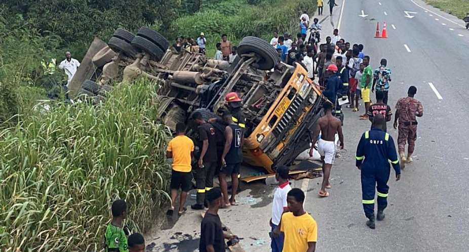 One injured as Kia Rhino overturns on Accra-Kumasi Highway
