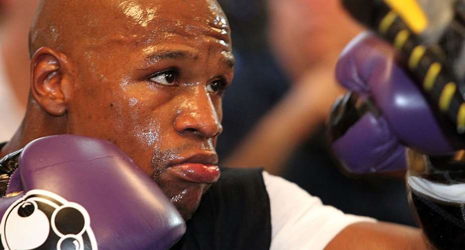 Floyd Mayweather Sparring In The Middle Of The Night - 'If He Wanted To Come Back, He Could'