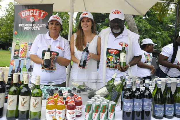 Isaac Tetteh (right) with Portia Schippers (left), and Marcelle Coetzee displaying some of the red and white wines