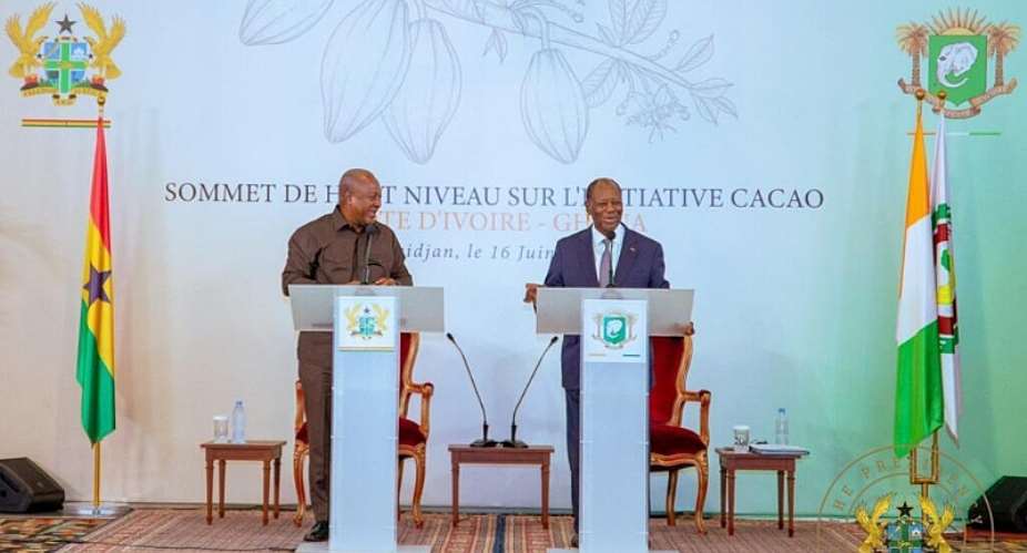 Ghanaian President John Dramani Mahama (left) and Ivorian President Alassane Quattara (right) speaking at the recent  bilateral summit. -  Presidency of Ghana