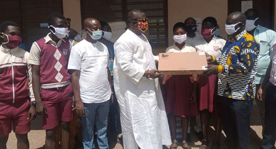 Joseph Nii Laryea Afotey-Agbo presenting the items to the headmaster