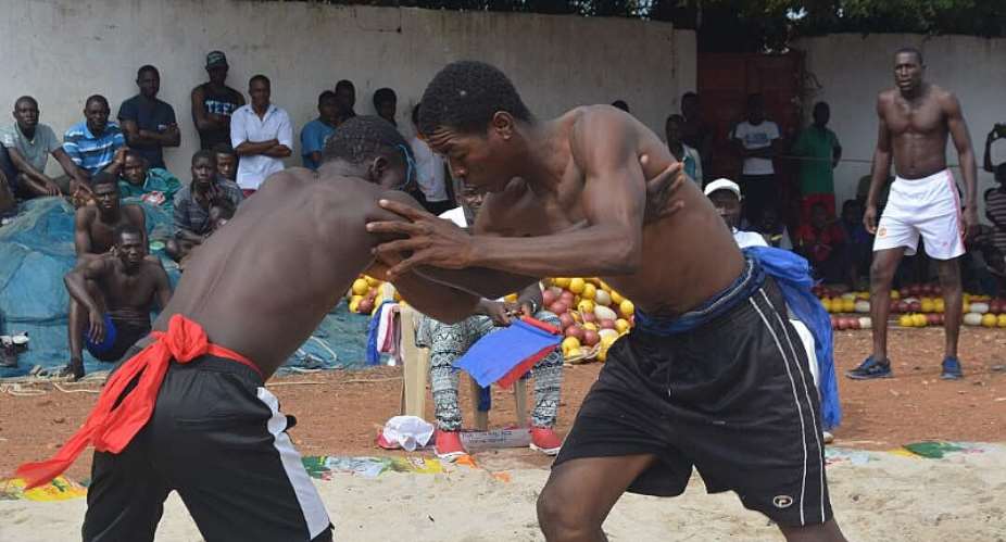 Tema New Town Embrace Traditional Wrestling