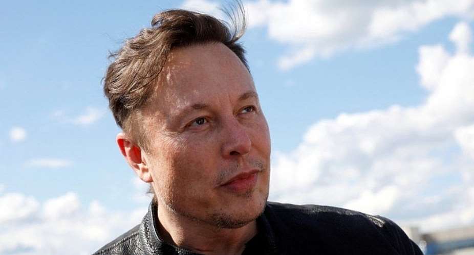 Elon Musk sells 6.9bn of Tesla shares as Twitter lawsuit looms