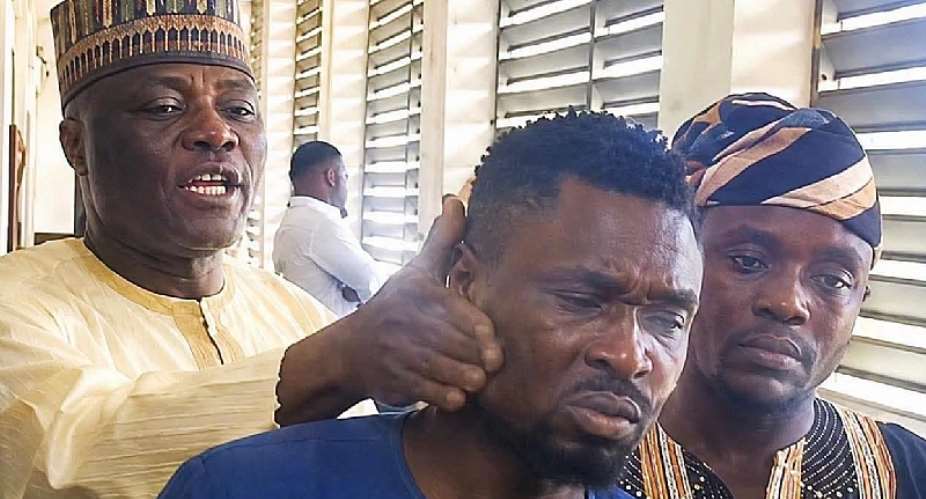 Police launch manhunt for man captured assaulting suspect in viral video