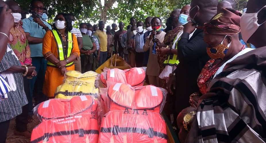 Birim Central Assembly Presents Canoe, Life Jackets To Farmers
