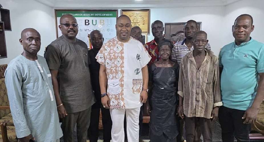 Atebubumanhene, Ohempon Dr Yeboah Asiamah(middle) in a group picture with the parties