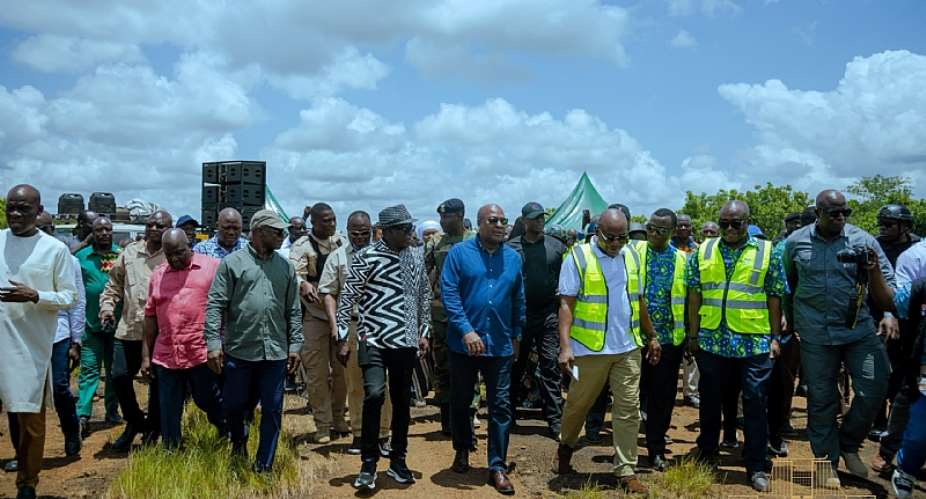 Mahama inspects Bolgatanga-Bawku-Pulmakomroad project