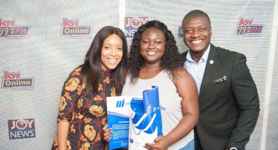 Photos: Lexis Bills Starts Amazing Support For Graduate Rice Seller