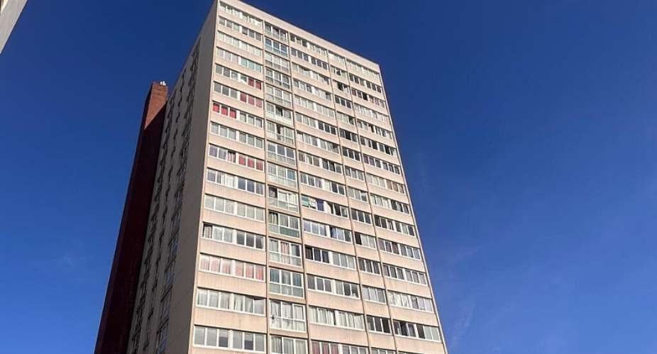 In this apartment block in Aubervilliers, north of Paris, the sun regularly drives the indoor temperature above 30C. -  Tho Renaudon/RFI