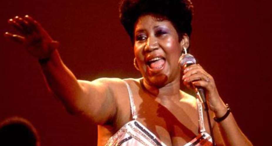 Aretha Franklin performing in Chicago in 1992