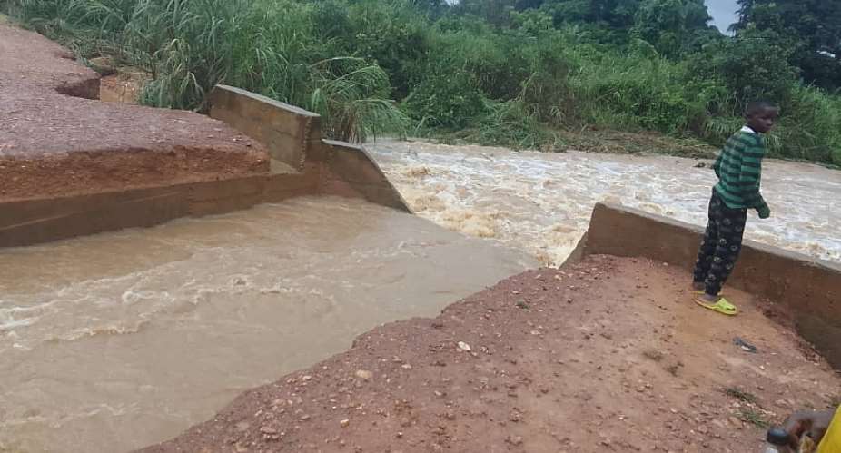 Flood destroys Bontibor Bridge