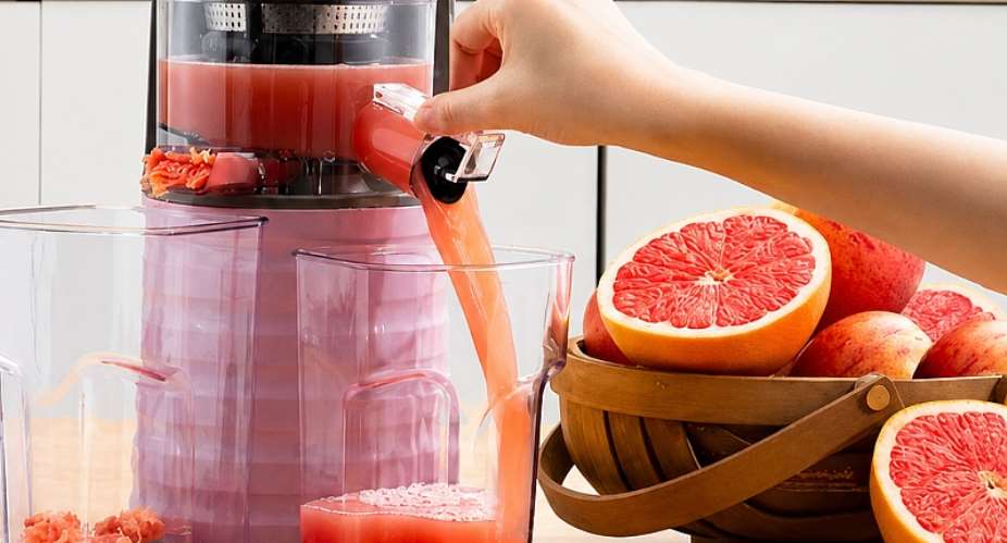 Whole Fruit and Fresh Juice: How Juicing Changes the Nutritional Value of Fruit