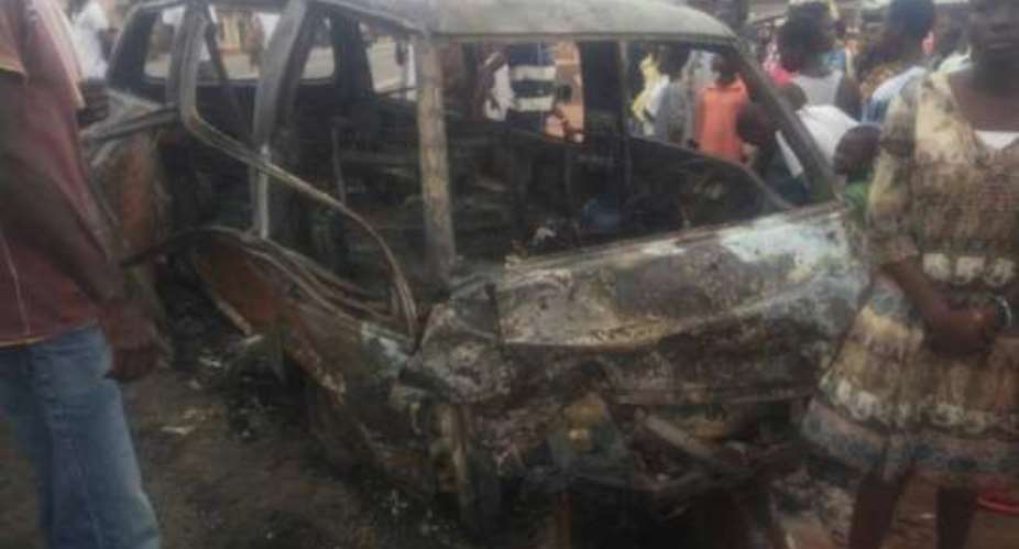Three burnt to death in a Kikam car crash