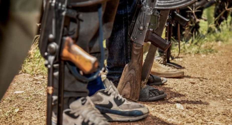 Police officer reveals how his colleague officers are doing arms deals with criminals
