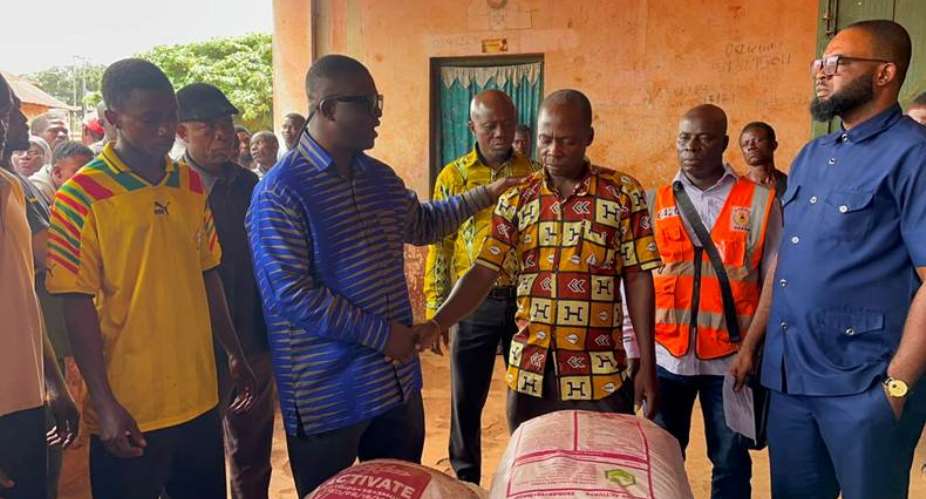 Offinso North farmers receive 1,200 bags of free NPK fertiliser