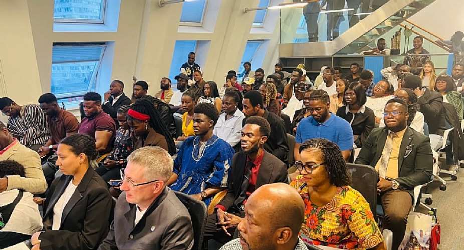 Ghanas Foreign Minister Meets Ghanaian Diaspora in Russia