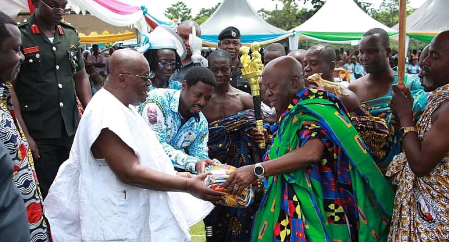 Akufo-Addo commends Paramount Chief of Sefwi Anhwiaso for promoting girl child education